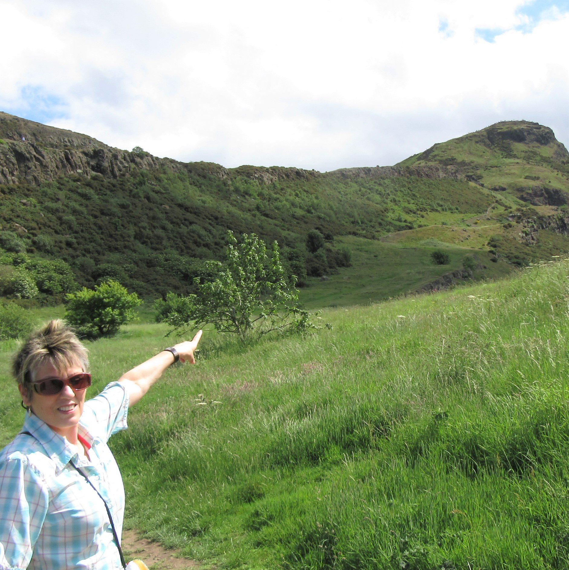 Marlene pointing to Arthur's Seat, Edinburgh, Scotland, 2017