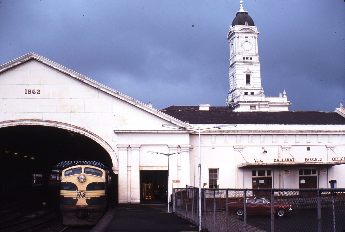 An image from photographer Weston Langford, showing Victoria Railways diesel S300 at Ballarat Train Staton in August 1981