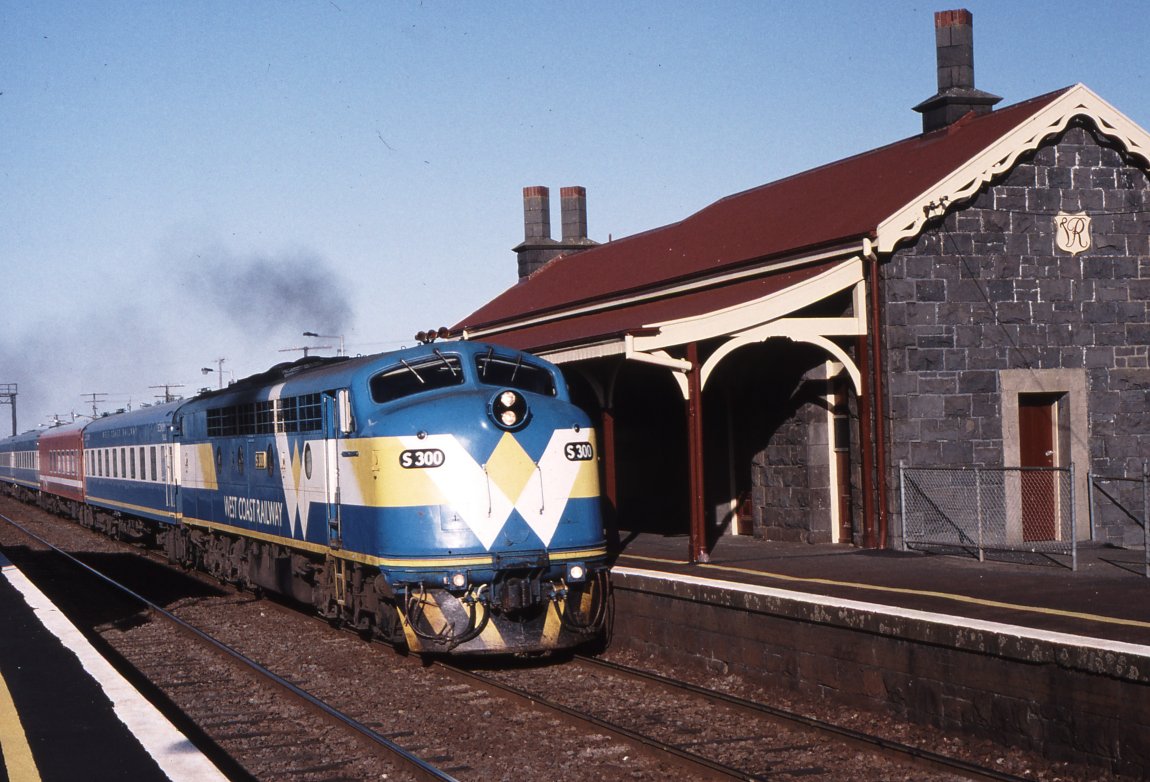 An image from photographer Weston Langford, showing diesel S300 at Lttle Rier Station in February 1998