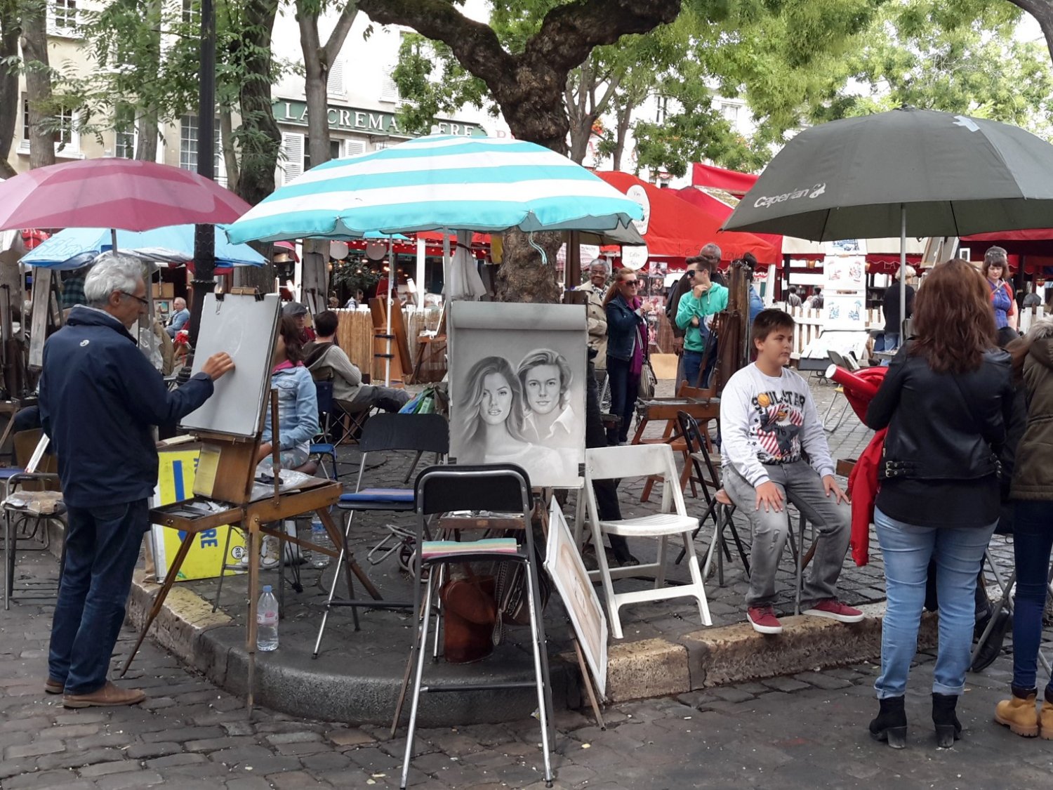 image showing the artists’ market at Montmartre, Paris