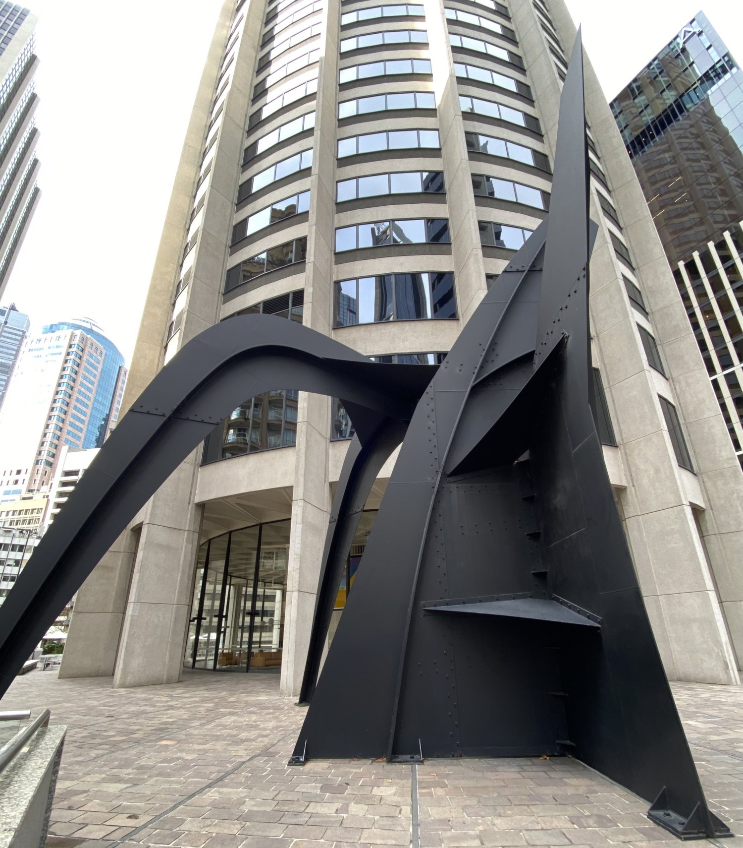 Image of Crossed Blades sculpture, beside Australia Square Tower, on the edge of George Street