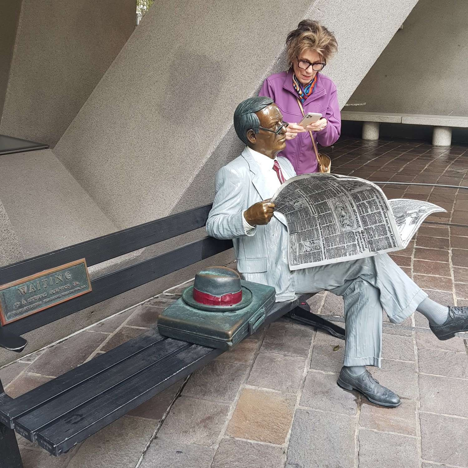 Image of 'Waiting' sculpture, in the piazza of Australia Square