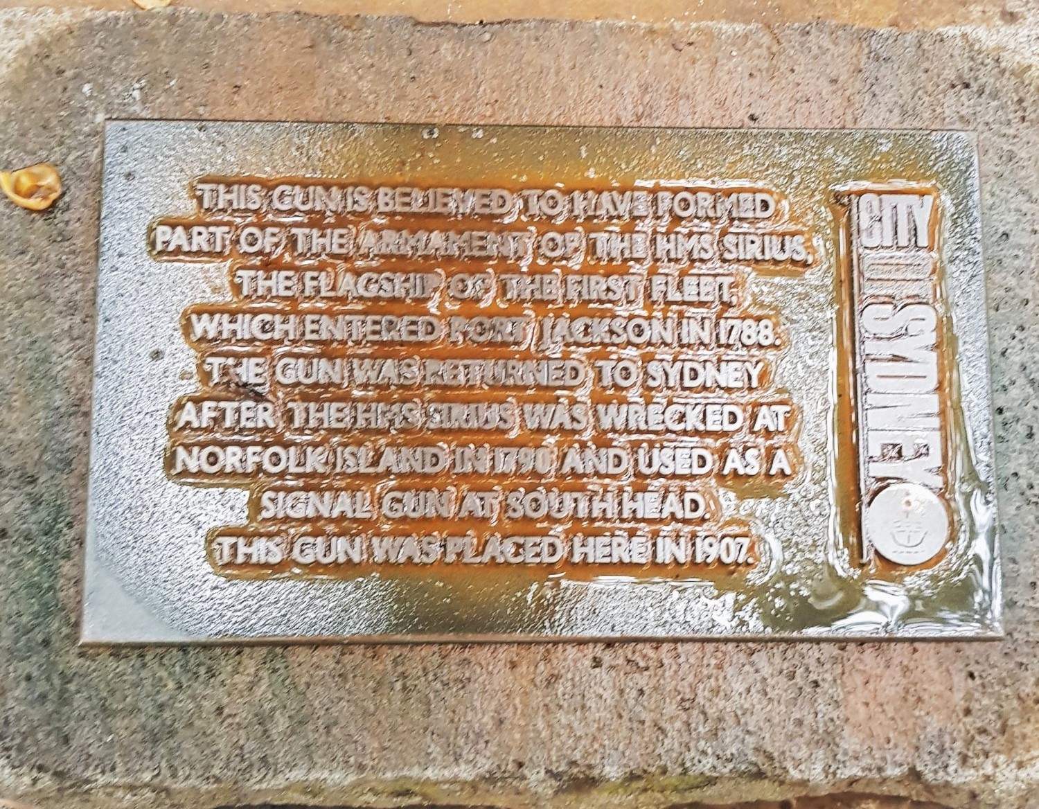 Image of a plaque beside the cannon, suggesting it was part of the armament of HMS Sirius