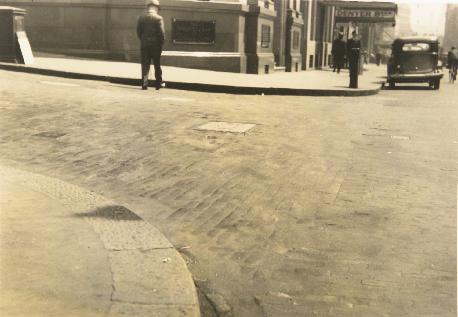 Image of wood block street paving on George Street, at The Rocks