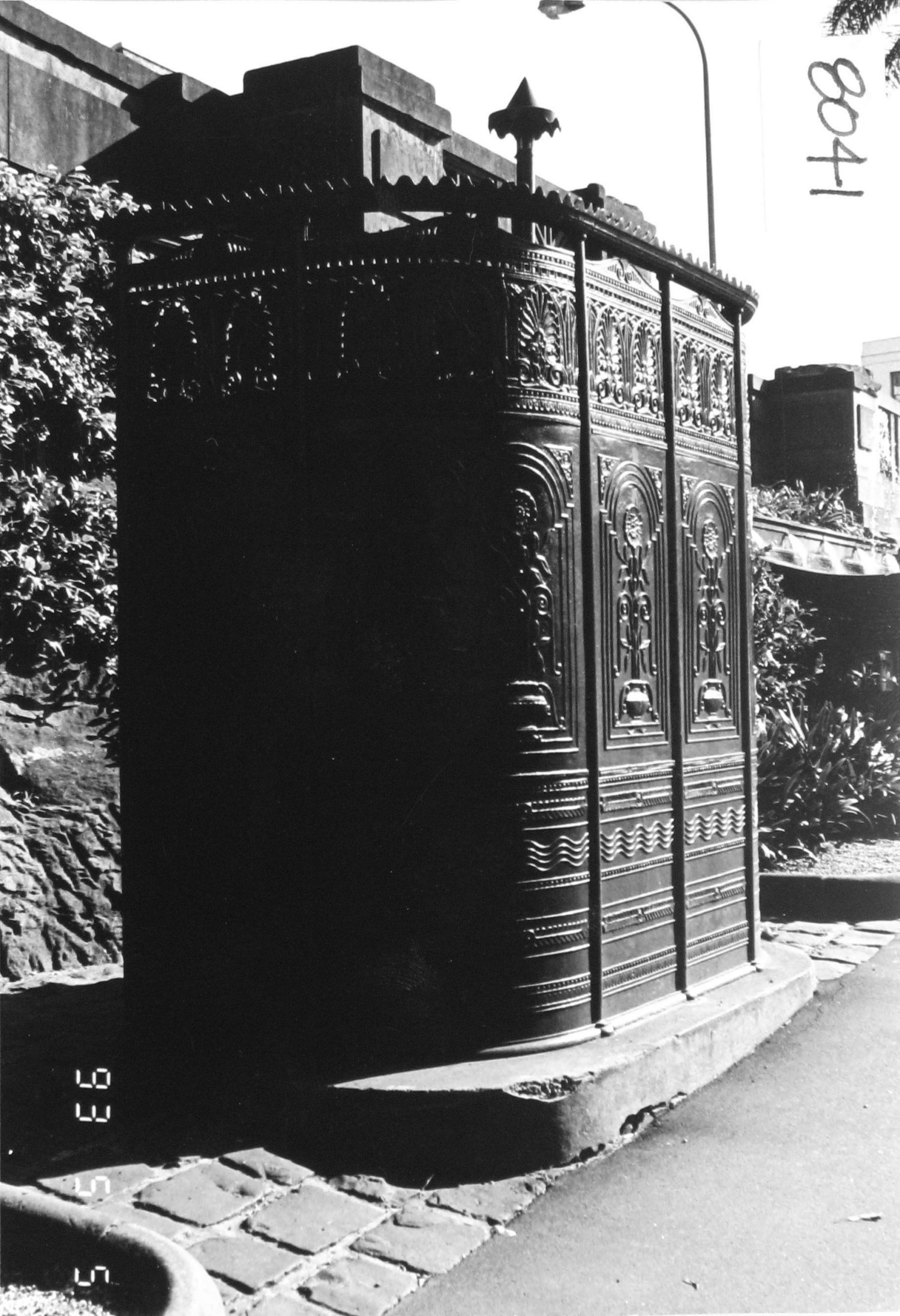 Image of Antique Cast-Iron Urinal, photographed during 1989