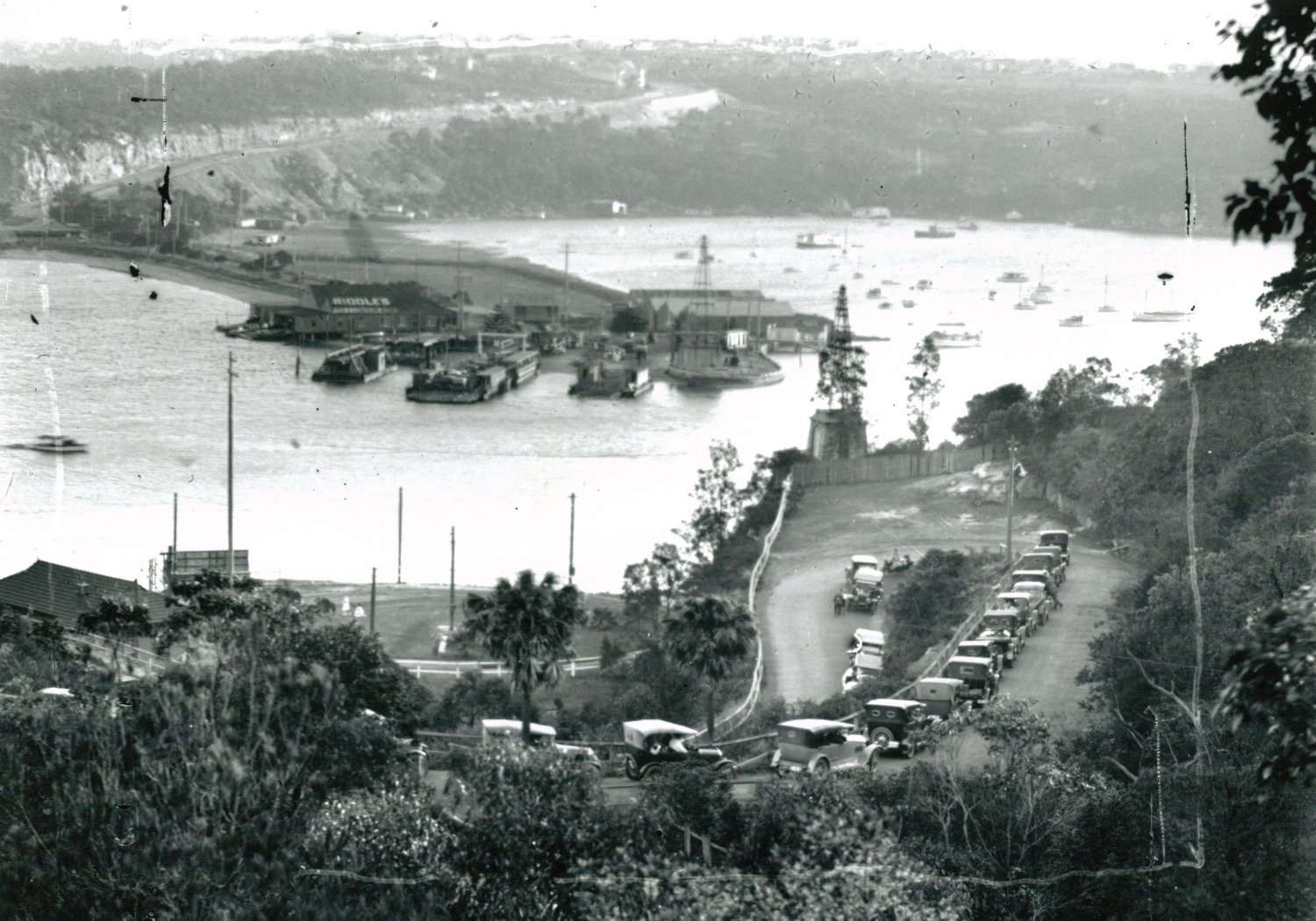 Cars queuing on the Manly side to cross The Spit on the punt, early 1920s - Credit: Mosman Council