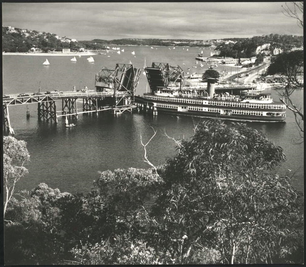 Showboat Kalang going through the old Spit Bridge ca 1940s - Credit: National Library of Australia