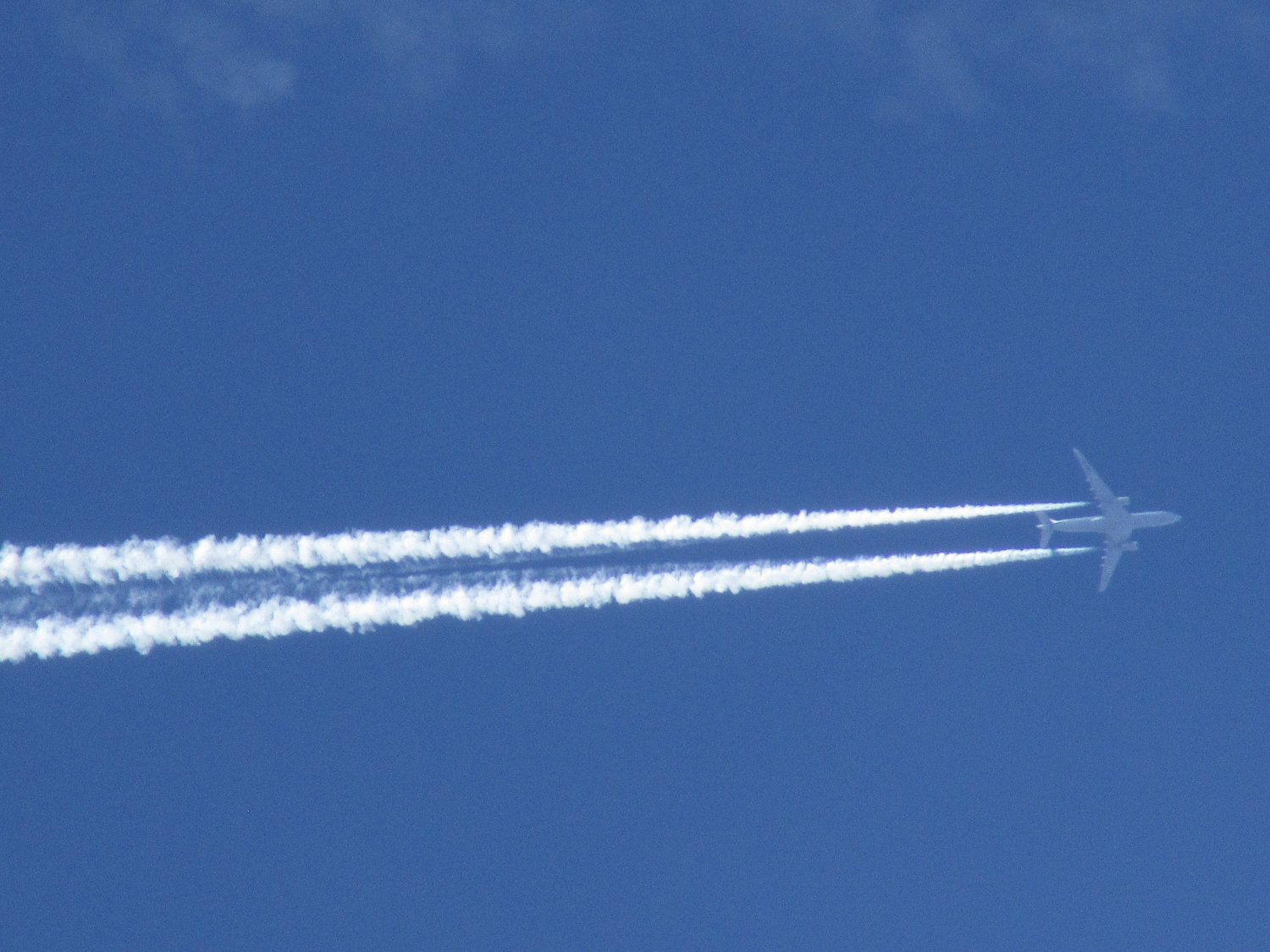 Image of Boeing 737 jet airliner leaving contrails in the sky over Vilnius (Lithuania)