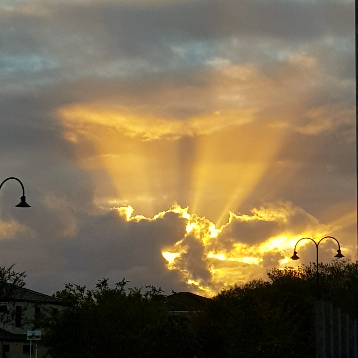Image showinga late April sunrise in Melbourne