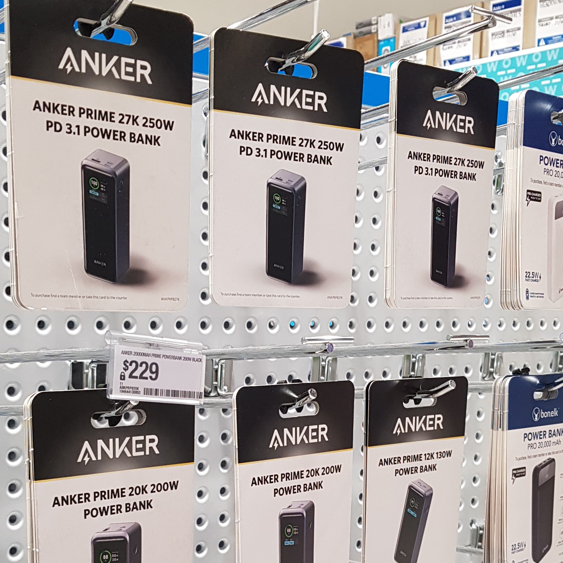 Image of customers queuing at check-in at Prague’s Václav Havel Airport