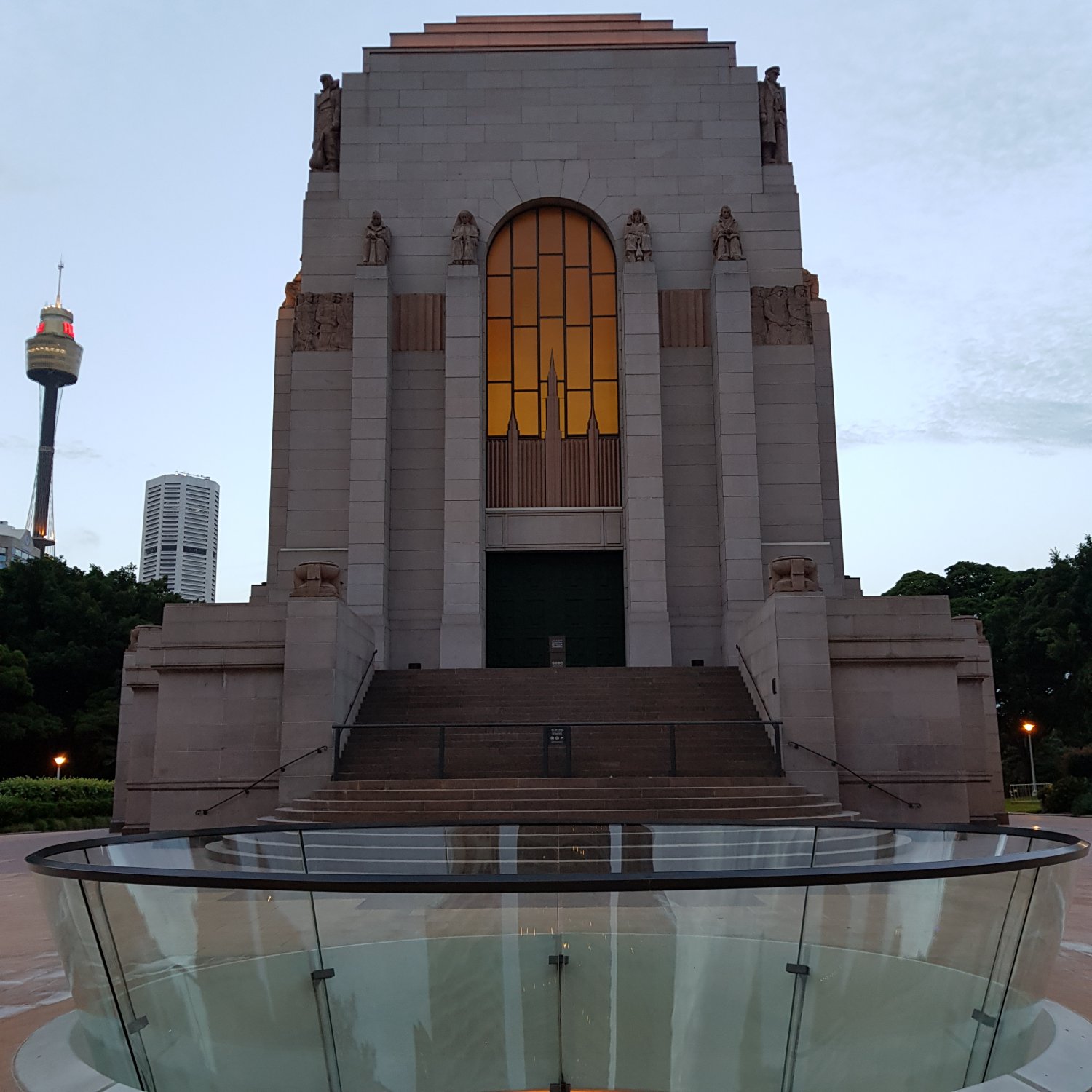 image showing the ANZAC Memorial, viewed from the Liverpool Street side, with the Oculus in the foregound